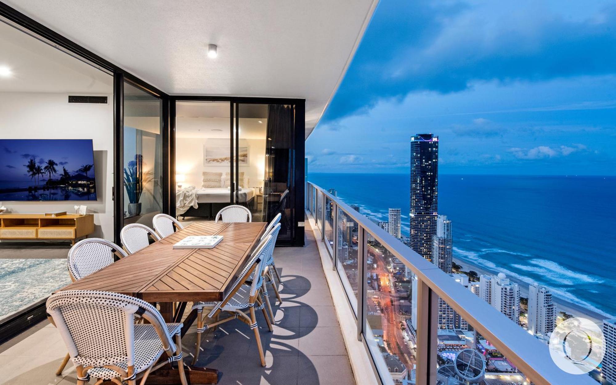 5 Bedroom Executive Sub Penthouse In The Heart Of Surfers With Full Ocean Views - Sleeps 12 - Circle On Cavill Amazing!! Gold Coast Extérieur photo